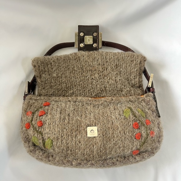 ✨SOLD✨ RARE Fendi Wool Cherry Blossom Baguette - Picture 9 of 13